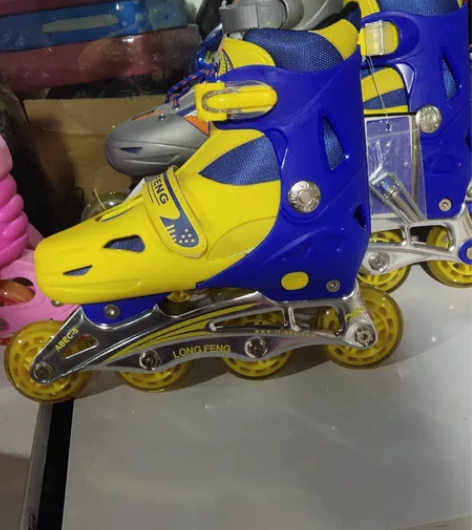 全新隆峰轮滑鞋一双，大号，39－42码可穿...