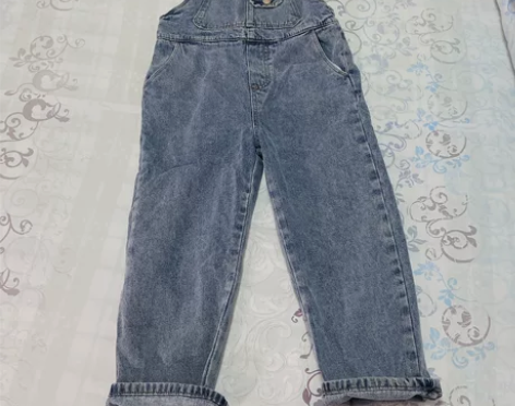 奶油kids全新背带牛仔裤，买了一次也没穿...