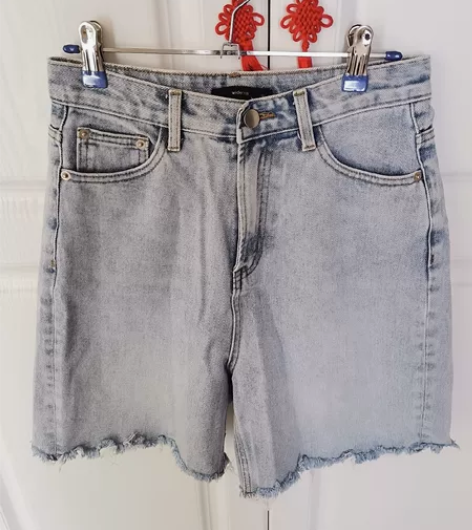 牛仔短裤M码，随意 感兴趣的话点“我想要”...