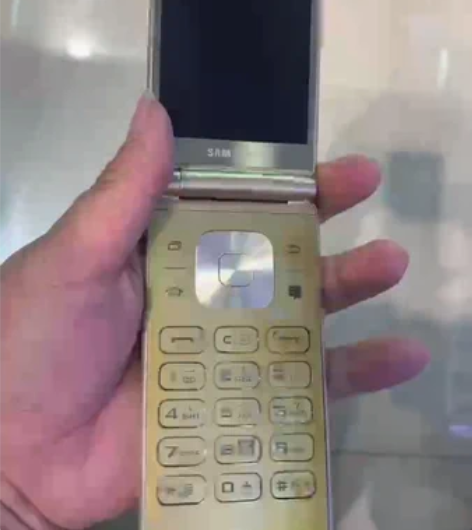 三星2017 精品翻盖手机 原屏 感兴趣的...