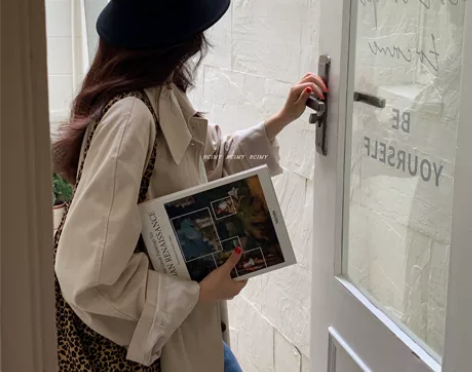 方顶毛呢礼帽 全新  不知道是不是羊毛的