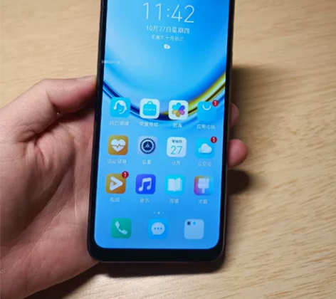 荣耀畅玩20 6+128换过屏，屏幕清晰，...