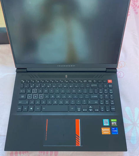 出闲置雷神16寸游戏笔记本，九九成新，购于...