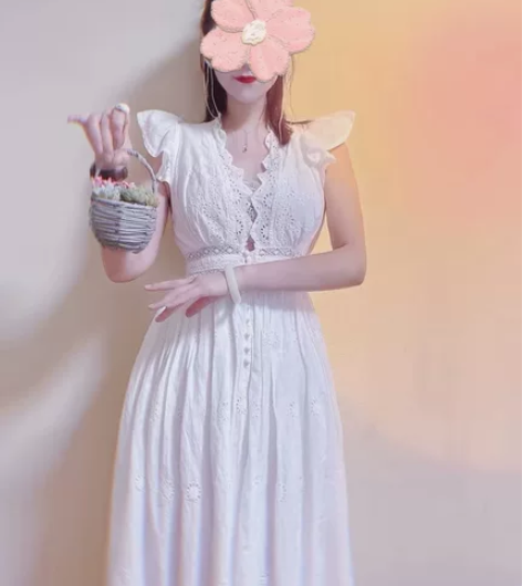 有好多条这种白裙子了，这条去年夏天买的，低...