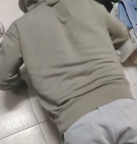 纯铁哑铃，一只12磅 握持感很好，还可以用...