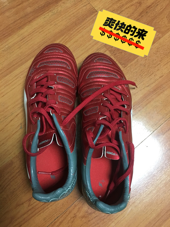 彪马足球鞋 穿过一两次 就一直放在盒子里 ...