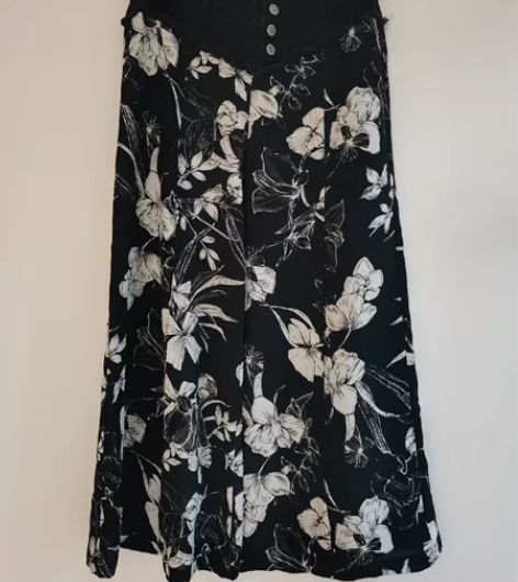 阔腿裤,前高开叉,潇洒性感。 腰围72cm...