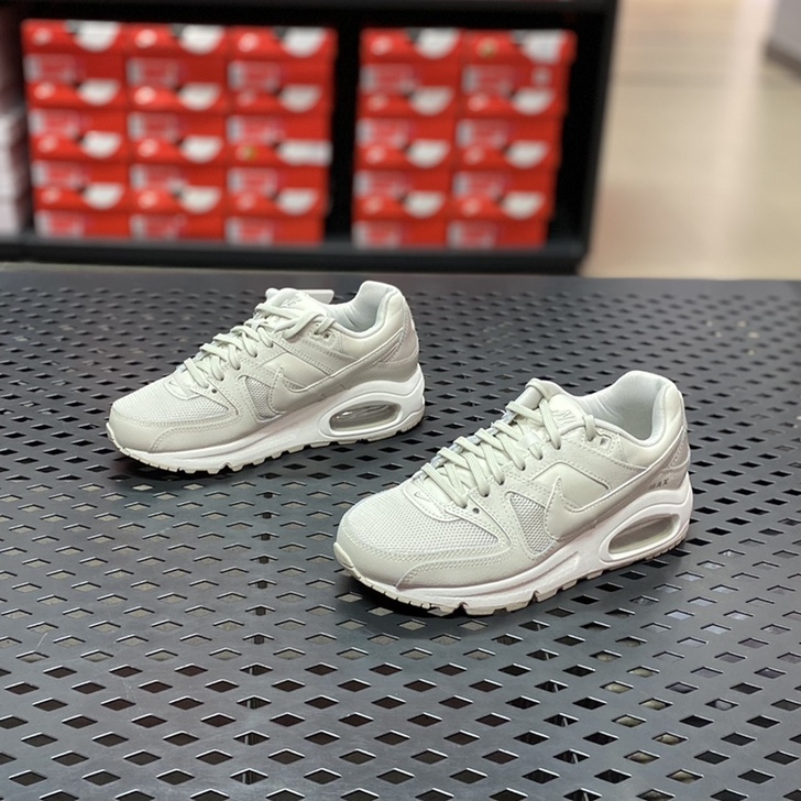 Nike/耐克 女子春夏网面透气休闲缓震跑...