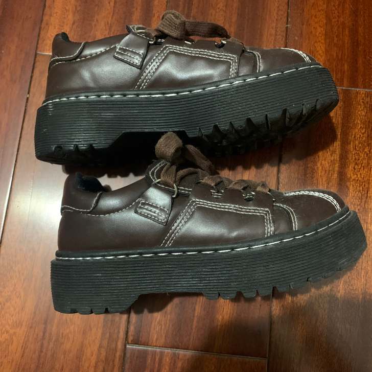 松糕鞋35码，适合穿jk的时候穿，我穿太小...