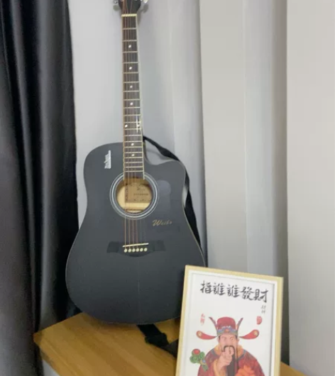 威伯吉他。不玩了,现转让。9.9成新。无磨...
