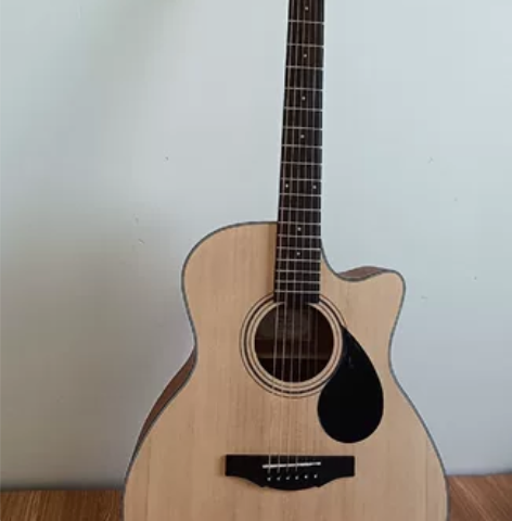 卡玛全新吉他，200元，带背包，带变调夹，...