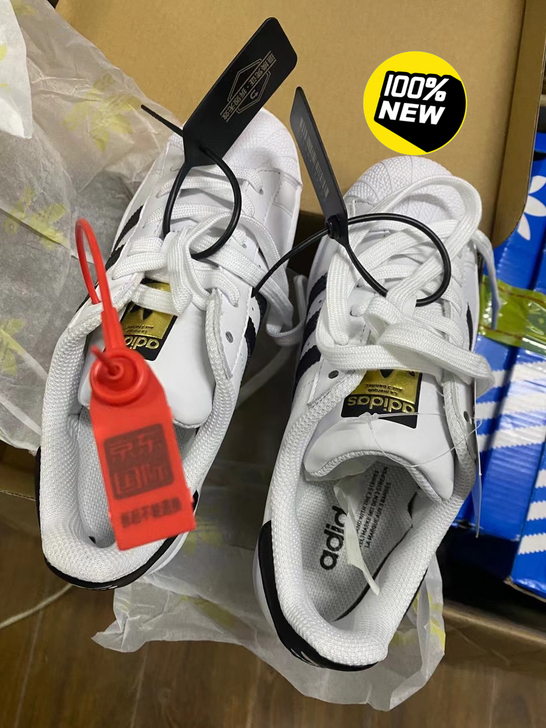 阿迪达斯 正品 全新 仅包装破损 金标贝壳...