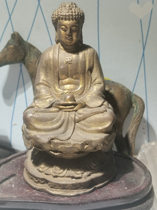 废品站收到的铜佛像