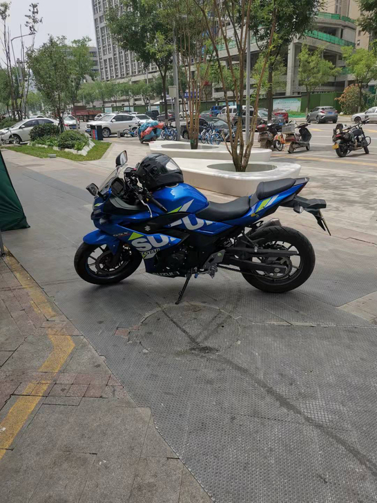铃木GSX250，去年8月的车，二手户，不...