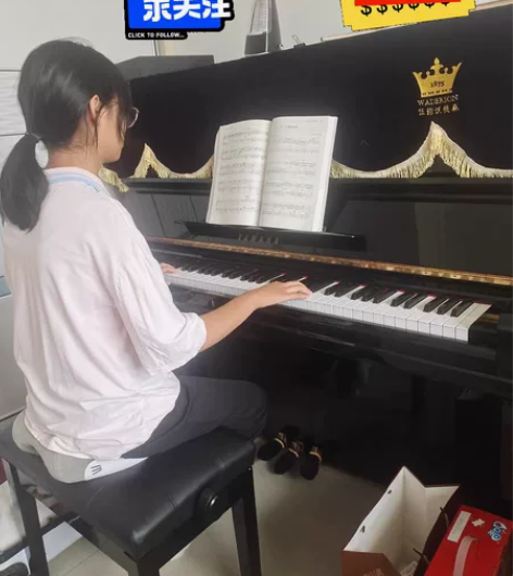雅马哈钢琴，买了三年，成色还很新，女儿住校...