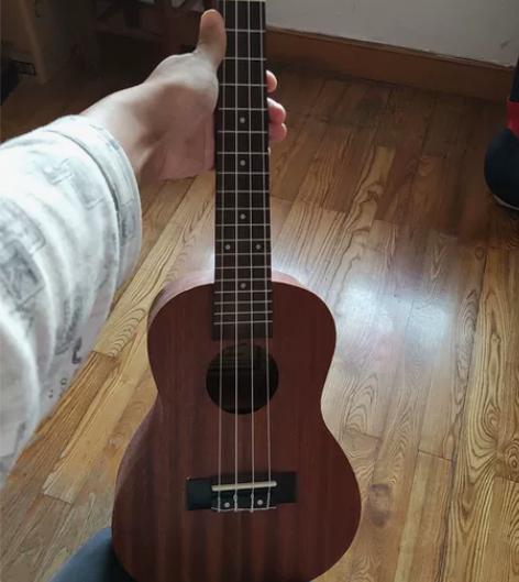 闲置21寸尤克里里，送一个调音器，无包 适...