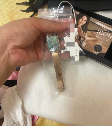 DW小绿标,全新,仅试带,表带上的薄膜拆了...