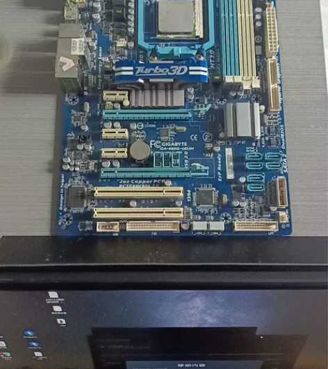 技嘉880G带集成显卡大板,刚从电脑上面拆...