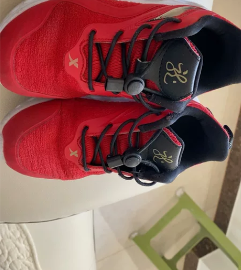 给女儿买的特步儿童的秋冬款鞋,30码的,很...