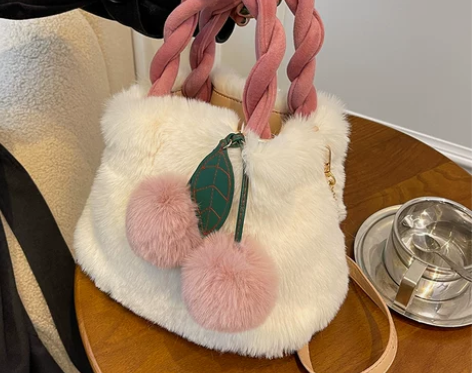 天彩翼飞 女士包 感兴趣的话点“我想要”和...