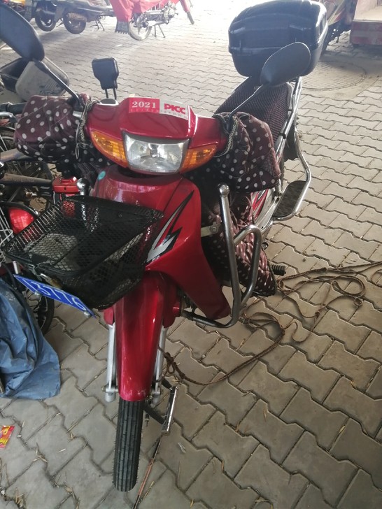 摩托，必须过户，本地自提。