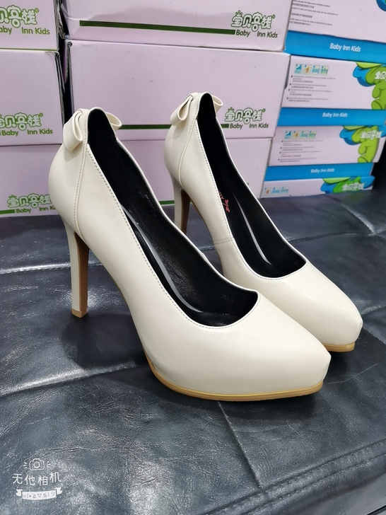 红蜻蜓正品米白色真皮37码