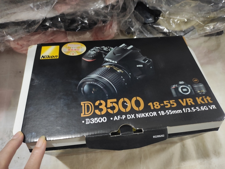 1年前京东自营买的尼康D3500单反相机。...