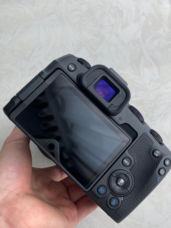 佳能 EOS RP  24-105。外观几...