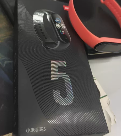 出一个99新的小米手环5,因为朋友送了一个...