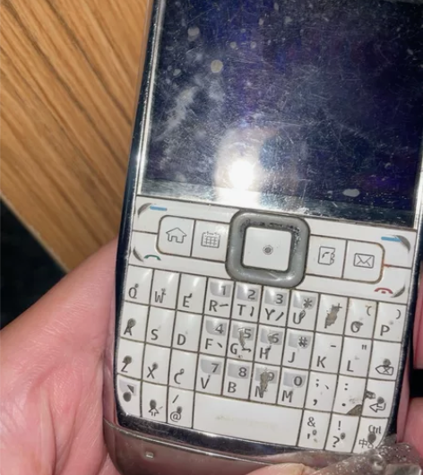 ??无第三方维修大陆国行明显磕碰划痕￥25...