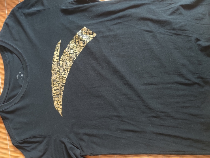 安踏正品上衣表面全新可刀