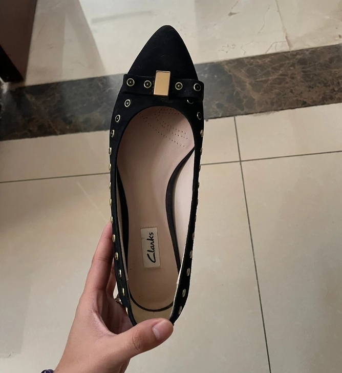 其乐低跟鞋！36码正，有个脚大点试穿有点紧...