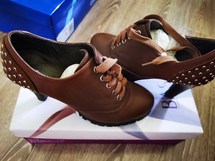 星期六高跟女鞋，穿过几次，无奈工作里没啥场...