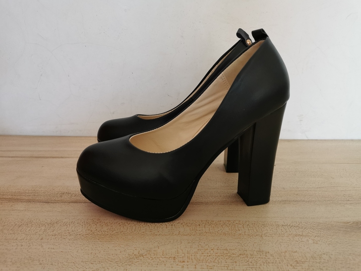 全新 黑色11厘米超高跟高跟鞋 T台走秀 ...