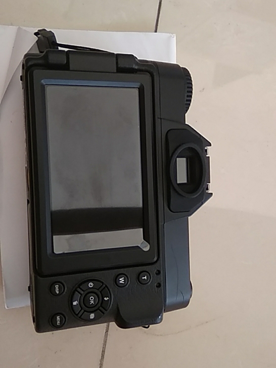 本人出售4K数码相机一个。。