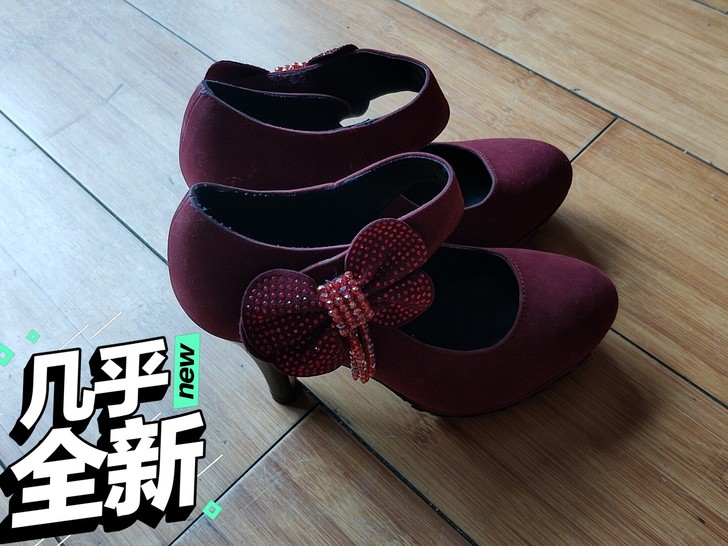 婚鞋37码红色，颜色略深，穿一会。