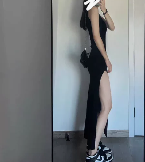 吊带连衣裙女2022新款早秋气质修身性感辣...