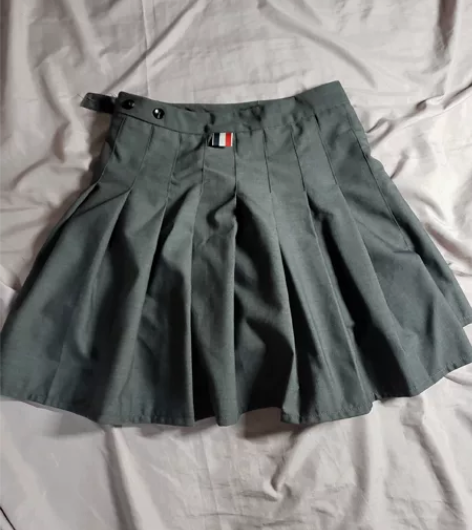 百褶裙S码 感兴趣的话点“我想要”和我私聊...