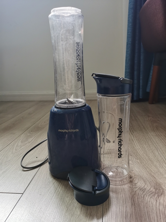 转让八成新摩飞便携榨汁机，瓶身有轻微使用痕...