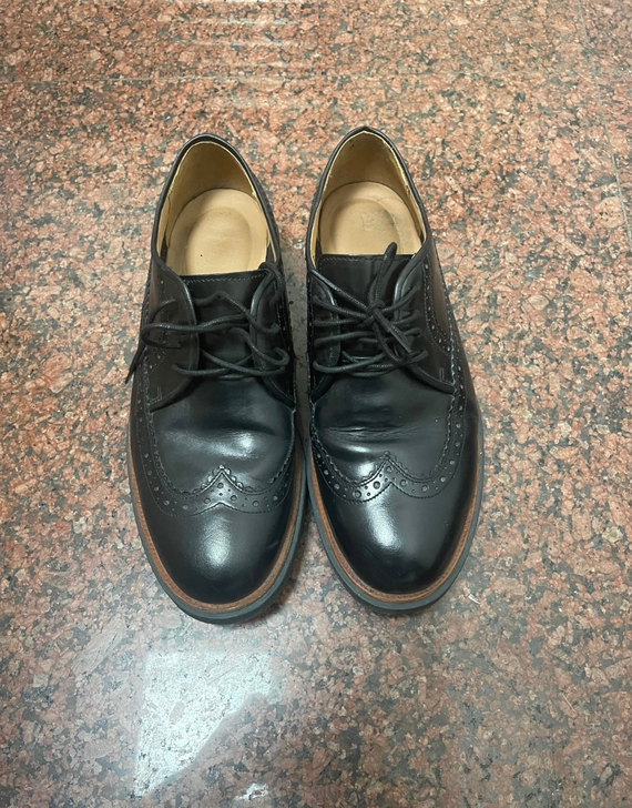 Clarks布洛克皮鞋42