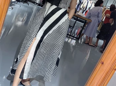 条纹黑白极简风连衣裙 去年穿过几次 九新 ...