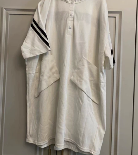 运动风连衣裙，有厚度，手感好，全新有吊牌 ...