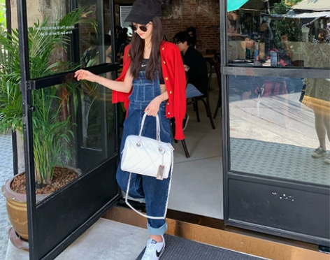 ?林珊珊 网红同款背带牛仔裤女直筒宽松高腰...