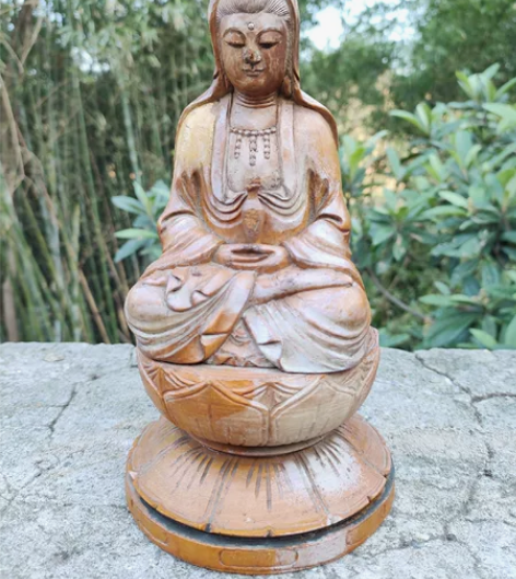 几十年的木雕观音， 喜欢的老板请看好在拍。