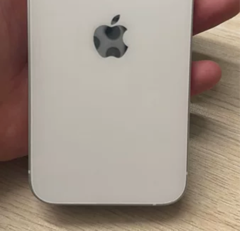 出一台苹果12白色手机128G 因本人已换...