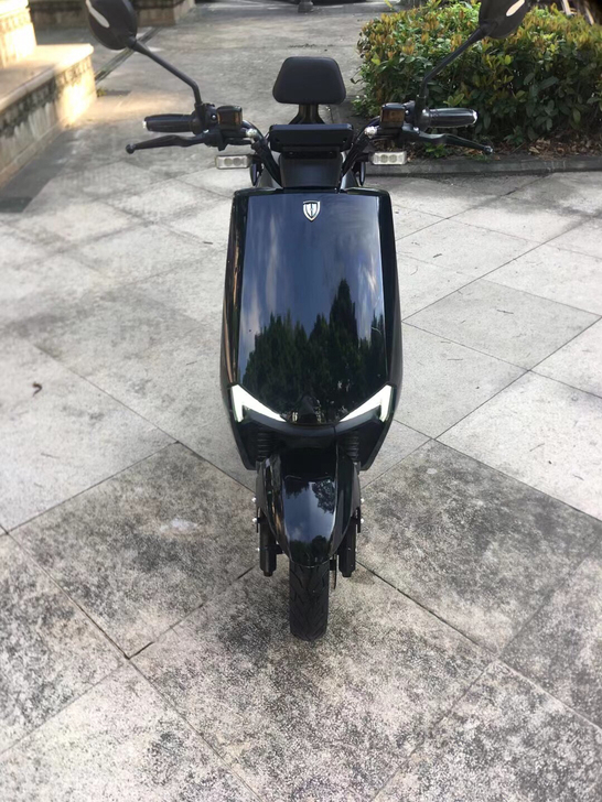 极品原装豪进72v20a电动车 高配前后双...