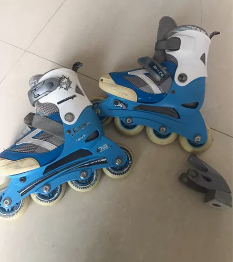 儿童单排旱冰鞋27至30码可调，全套都在，...