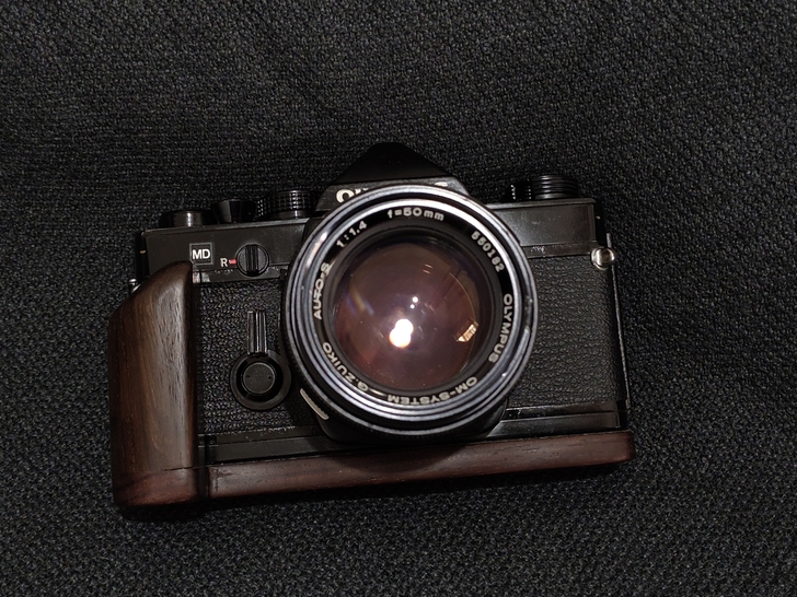 奥林巴斯 om1胶片机 木质手柄，大红酸枝。