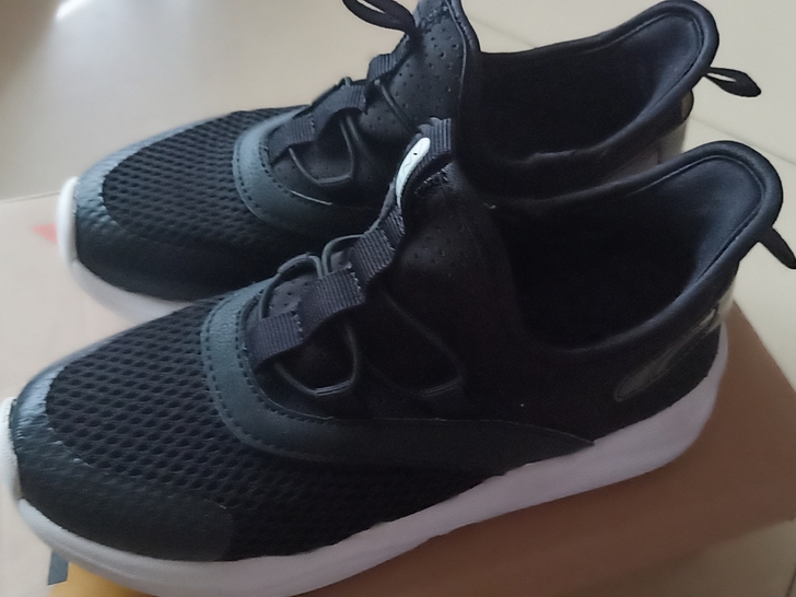 安踏单网运动鞋，34码，孩子穿小了，非常新...