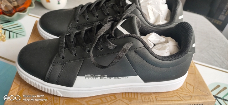 安踏女款板鞋运动鞋